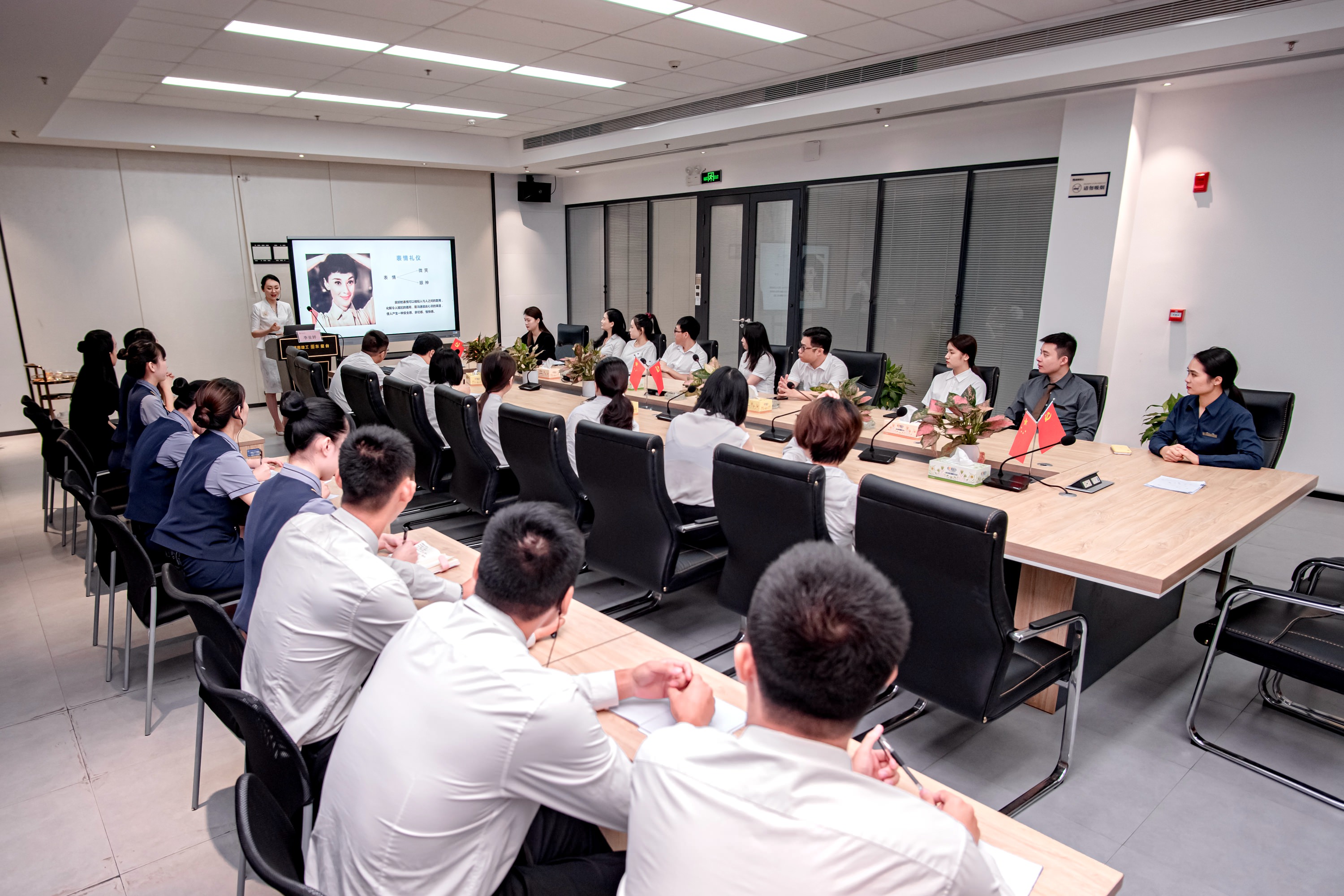 礼仪培训1.jpg 礼仪培训1.jpg